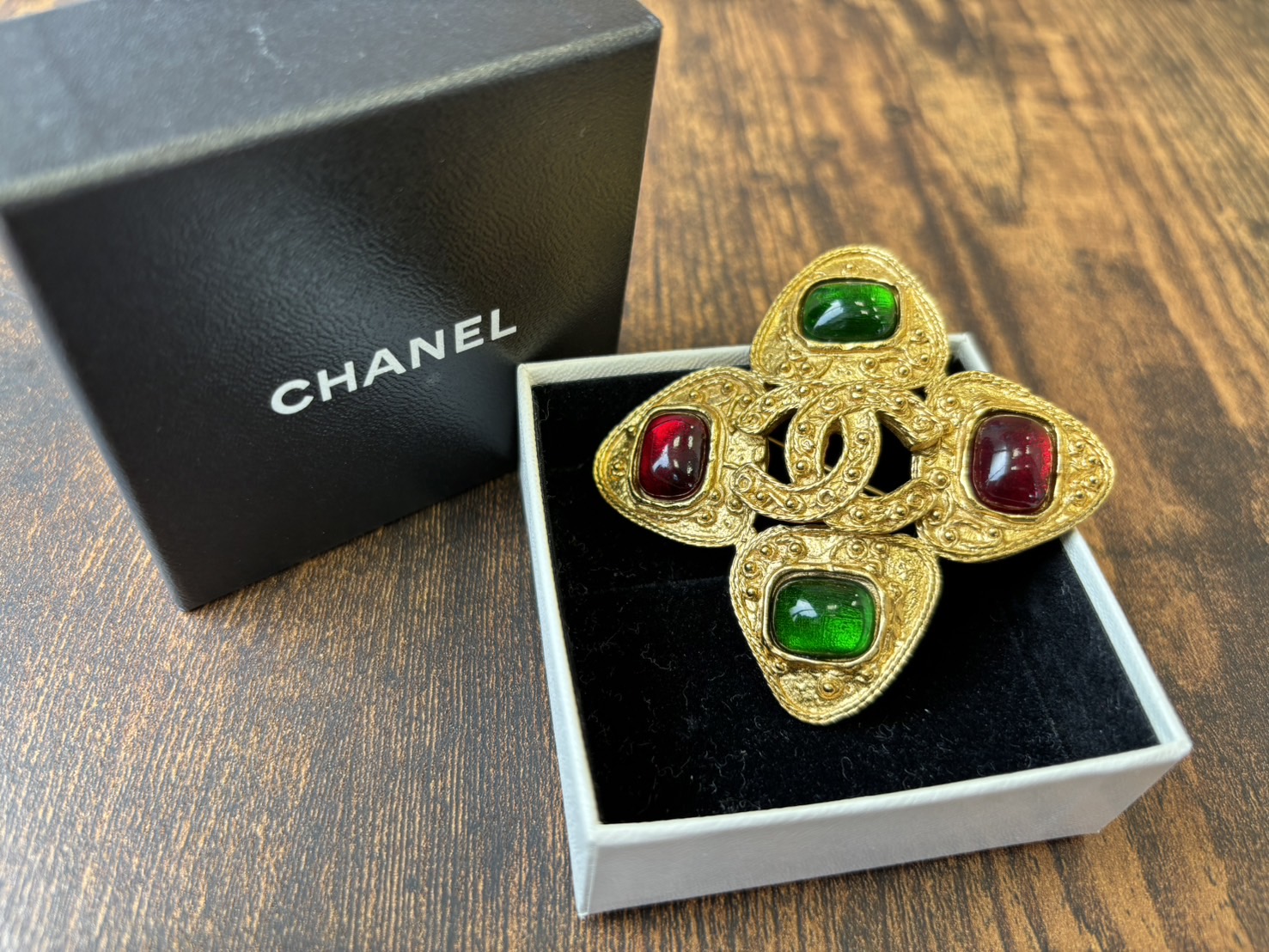 CHANEL (シャネル)のブローチを買取 - 買取専門店こやし屋