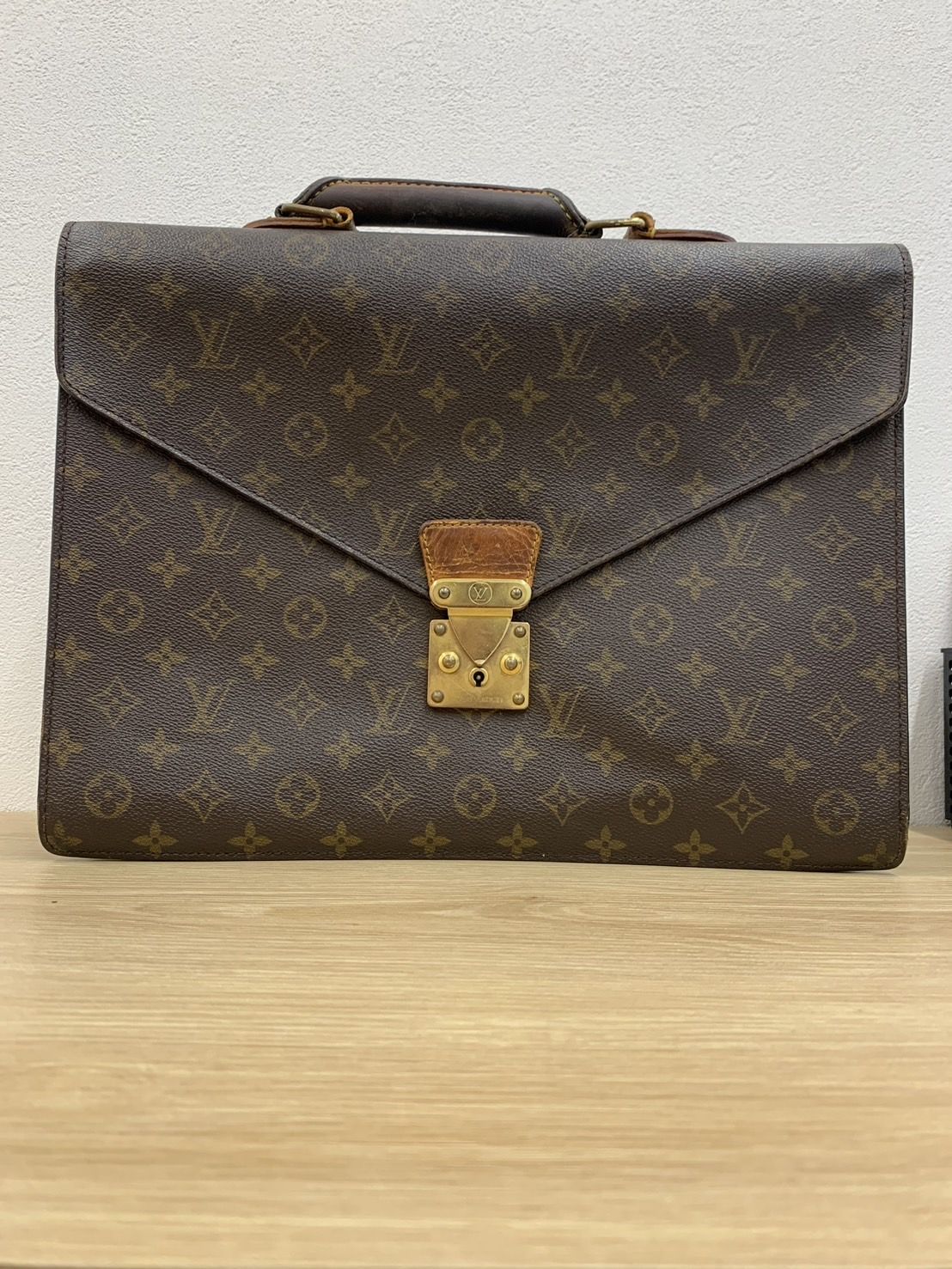 ルイヴィトン LOUIS VUITTON ビジネスバッグ M30774 ポルト ドキュマンアンガラ タイガ エピセア MB0092 バッグ タイガ LOUIS VUITTON ルイヴィトン ビトン M30024 ウラル ブリーフケース
