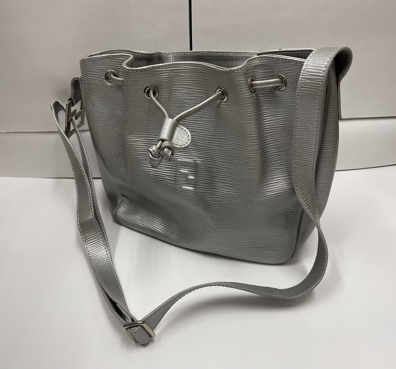 FENDI エナメル ショルダーバッグ買取 - 買取専門店こやし屋 奥沢 自由ヶ丘