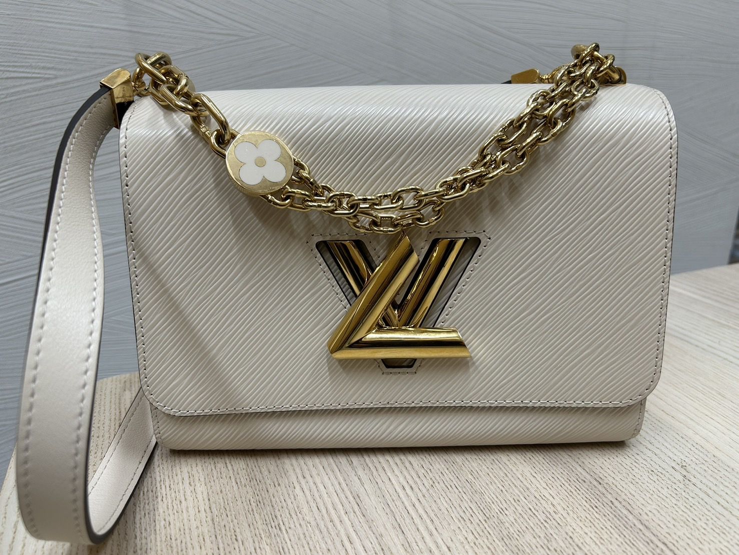 LOUIS VUITTON】ルイ・ヴィトン ツイストMM エピ（非純正ストラップ  