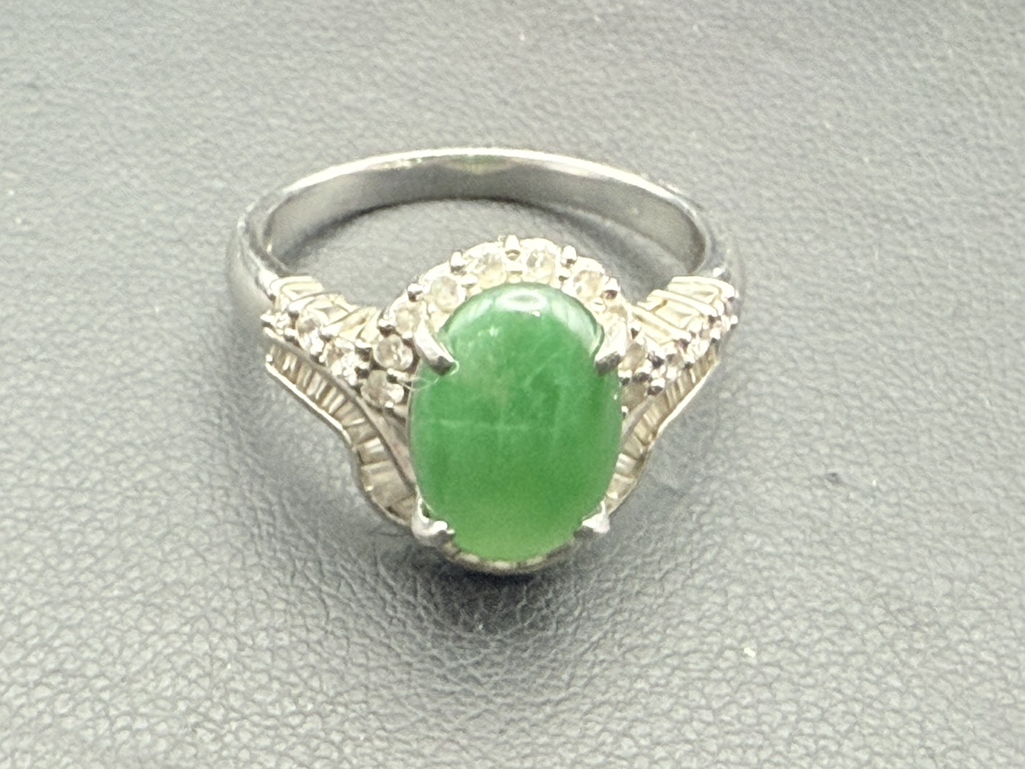 翡翠プラチナダイヤリング