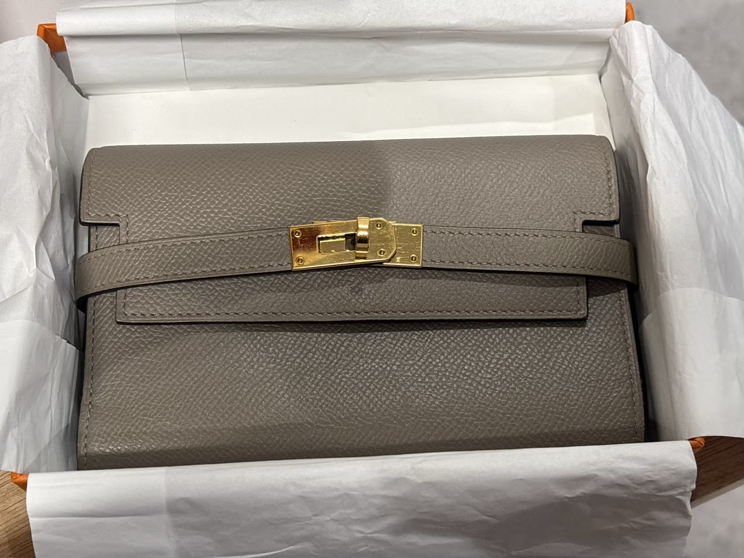 エルメス HERMES】エルメス ケリーウォレット トゥー・ゴーの財布を 