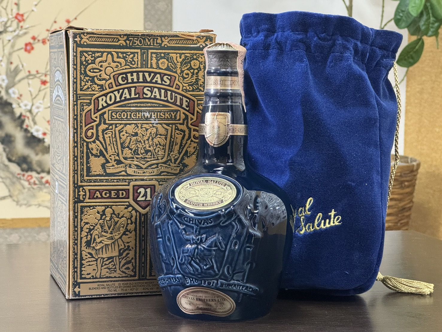 1000円～ 酒 ROYAL SALUTE 21年 ロイヤルサルート 青陶器 700ml 40% 未開栓 箱付 H815 1000円スタート！！ ロイヤルサルート ROYAL SALUTE 古酒 21年 未開封