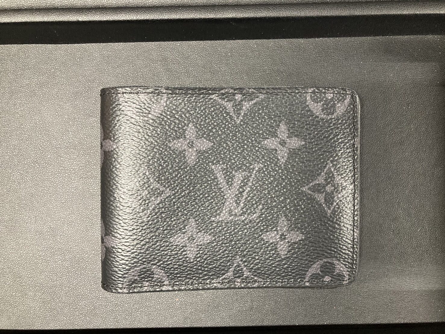 LV　財布