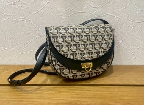 南森町 フェラガモ ショルダーバッグ 買取