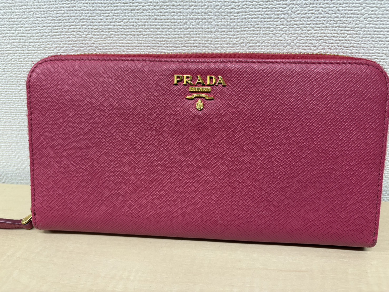 PRADA プラダ 長財布 サフィアーノ ピンク 金ロゴ ラウンドジップ 