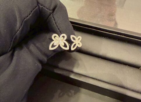 新宿　グラフ　ピアス　買取