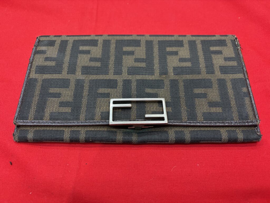 FENDI フェンディ長財布「ズッカ柄」を買取させていただきました 