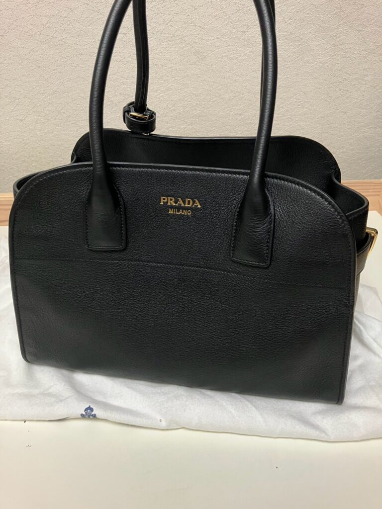 PRADA ミディアム ソフトグレインレザー トートバッグをお買取しました 